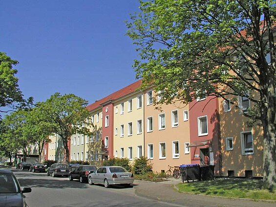 Bunte Außenfassade unserer Mietobjekte in Bielefeld-Brodhagen