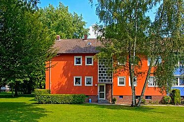 Grünanlage vor dem Hauseingang eines unserer Mietobjekte in Gelsenkirchen-Eichkamp