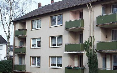 Fensterfassade und Balkone eines unserer Mietobjekte in Mönchengladbach-Güdderath