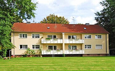Rückansicht mit Balkonen eines unserer Mietobjekte in Duisburg-Walsum 2