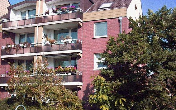 Rückansicht und Balkone eines unserer Mietobjekte in Düsseldorf-Lichtenbroich