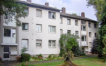 Außenansicht mit Hauseingang eines unserer Mietobjekte in Köln-Porz