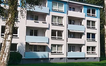Fensterfassade mit Balkonen eines unserer Mietobjekte in Gelsenkirchen-Bismarck 1 
